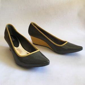 Kenneth Cole Reaction Women’s 10 Wedges